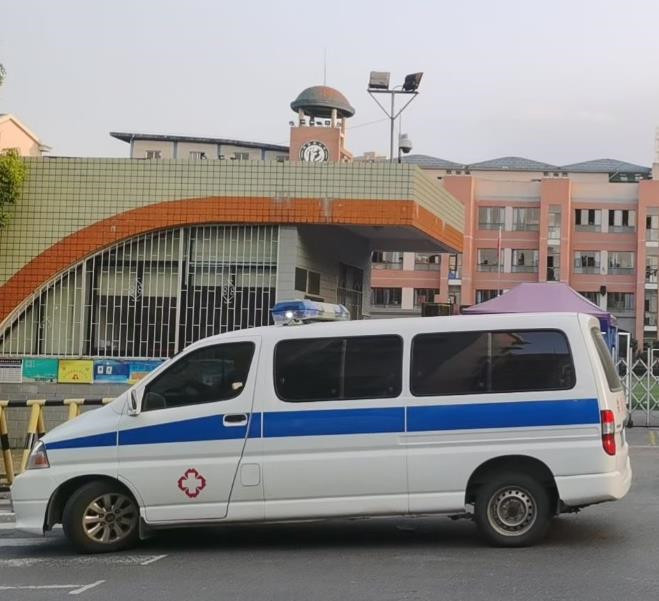 柳江救护车出租护送骨折病人一公里多少钱